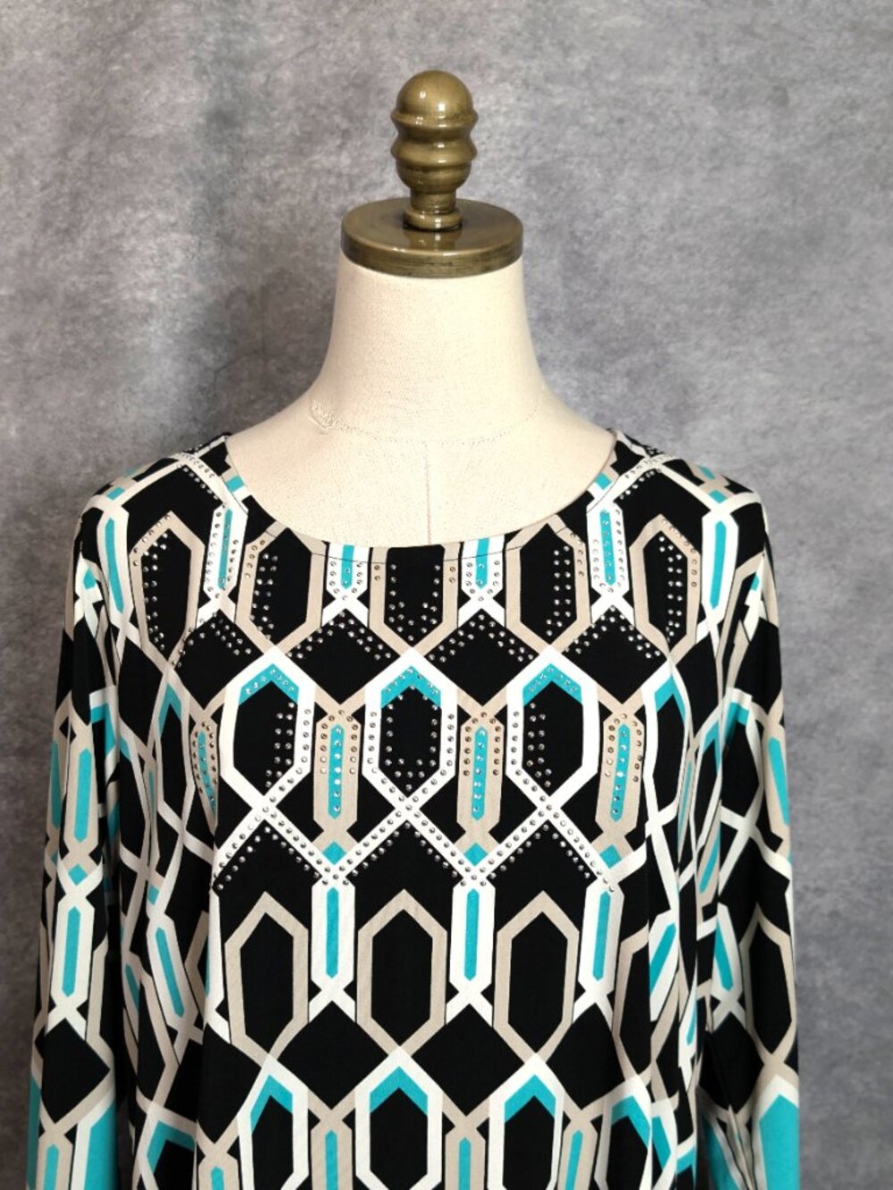 JM Collection Geometric Lattice Rhinestones Tunic 1X Teal Black SharkBite Hem - Picture 4 of 8